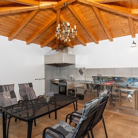 Villa Buroli With Pool, Sauna And Jacuzzi Eksteriør bilde