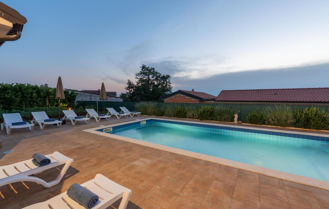 Villa Buroli With Pool, Sauna And Jacuzzi Eksteriør bilde