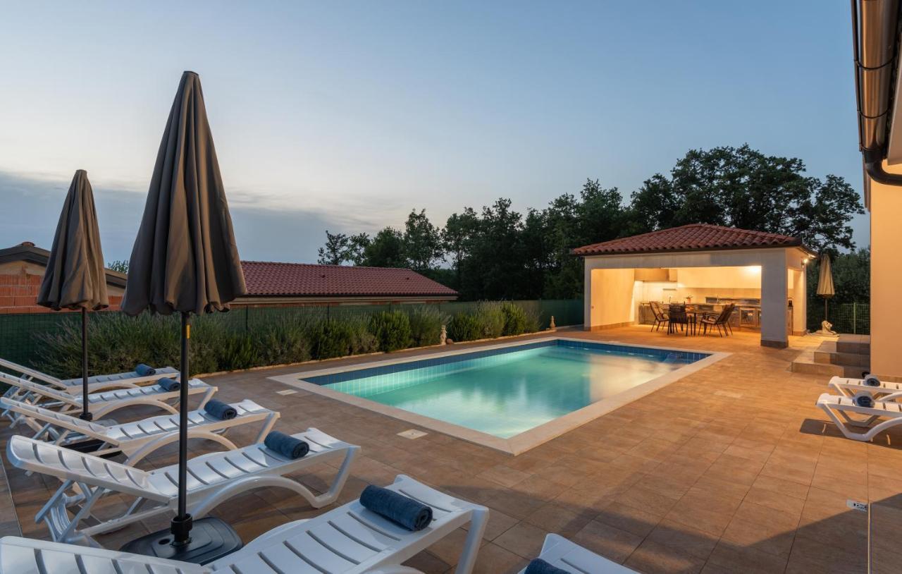 Villa Buroli With Pool, Sauna And Jacuzzi Eksteriør bilde