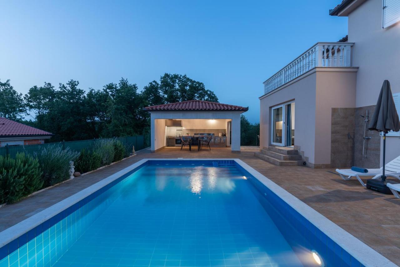 Villa Buroli With Pool, Sauna And Jacuzzi Eksteriør bilde