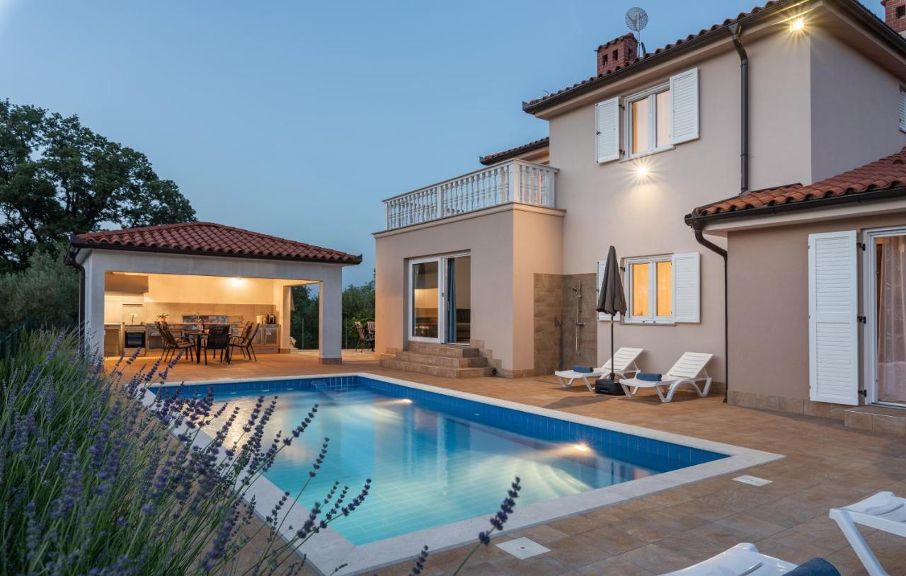 Villa Buroli With Pool, Sauna And Jacuzzi Eksteriør bilde