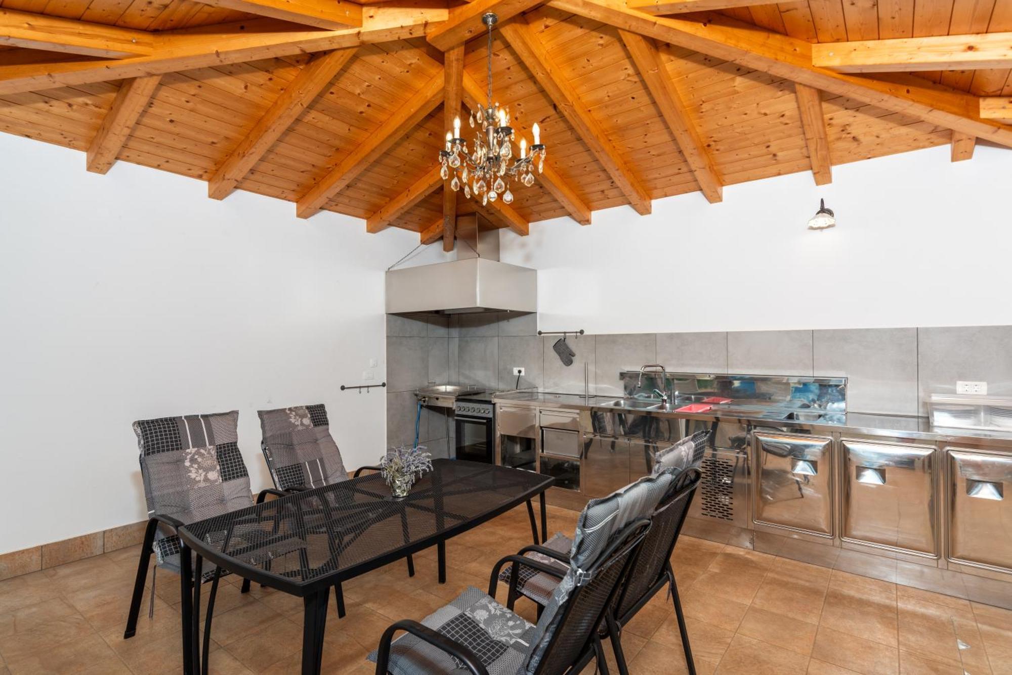 Villa Buroli With Pool, Sauna And Jacuzzi Eksteriør bilde