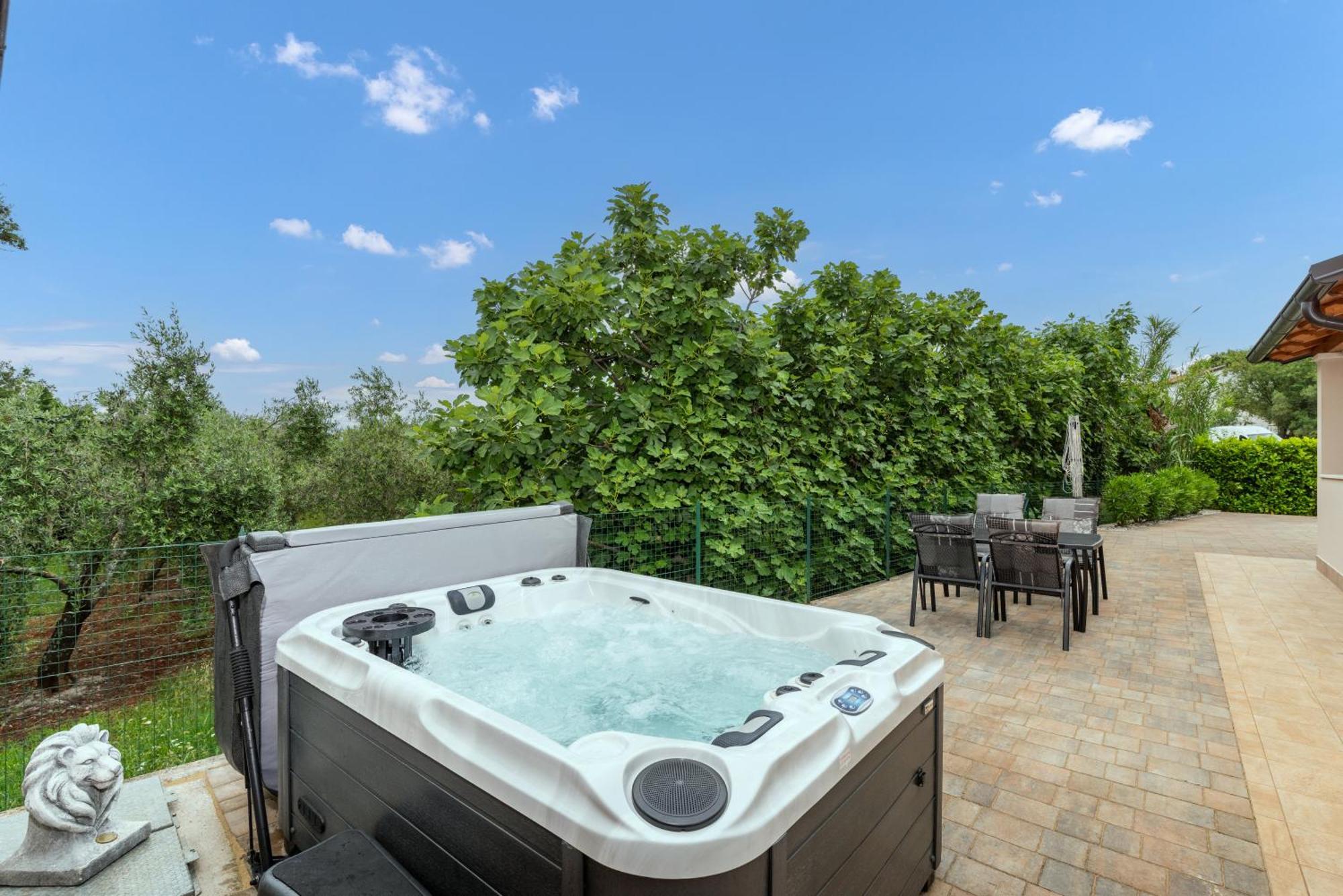 Villa Buroli With Pool, Sauna And Jacuzzi Eksteriør bilde