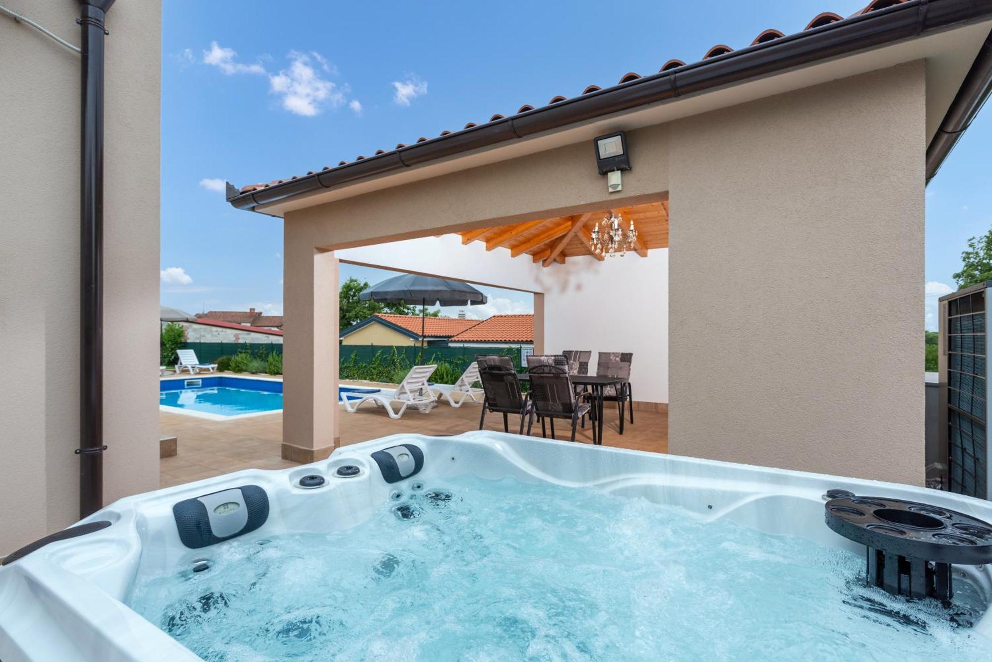 Villa Buroli With Pool, Sauna And Jacuzzi Eksteriør bilde