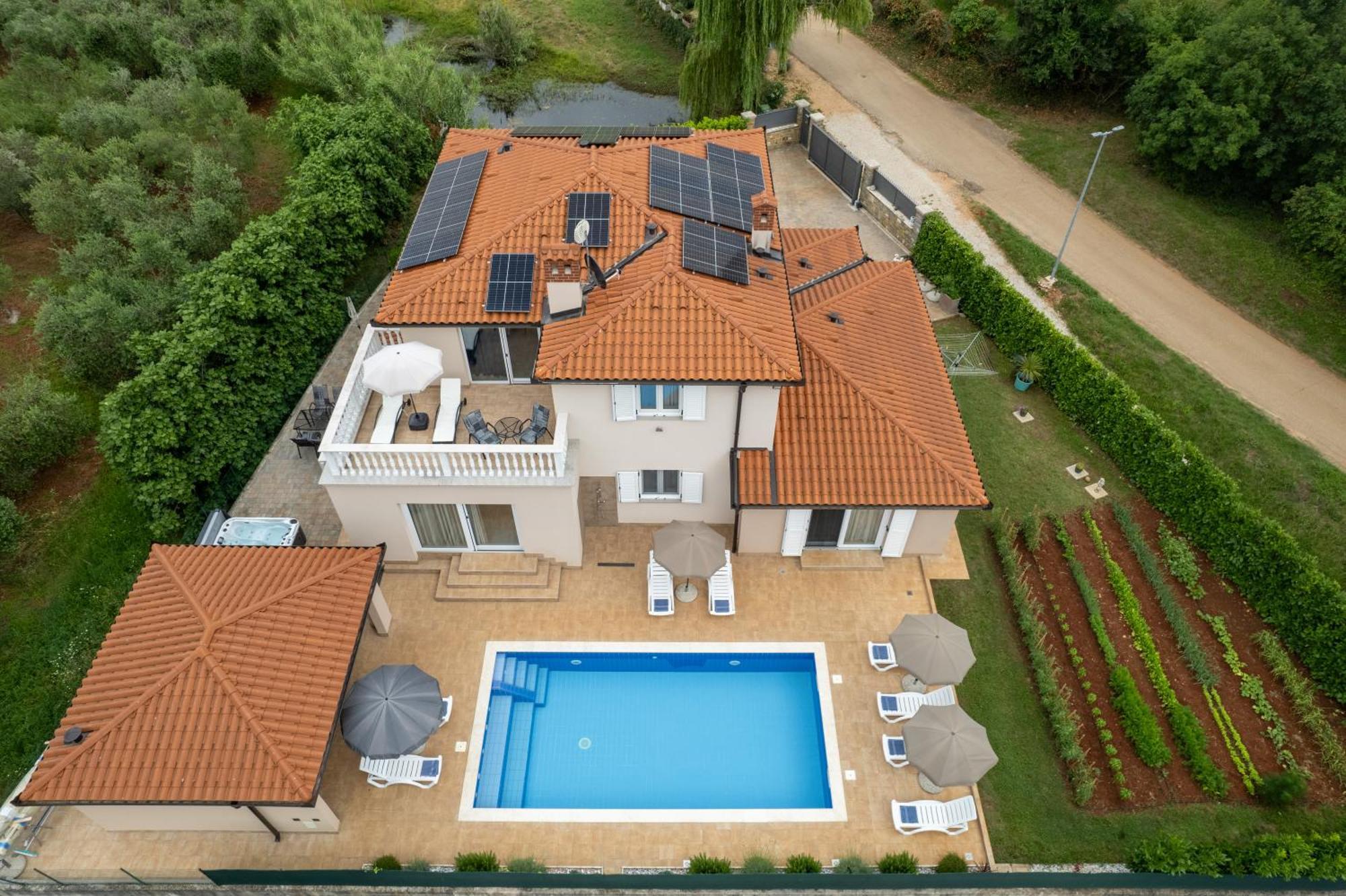 Villa Buroli With Pool, Sauna And Jacuzzi Eksteriør bilde