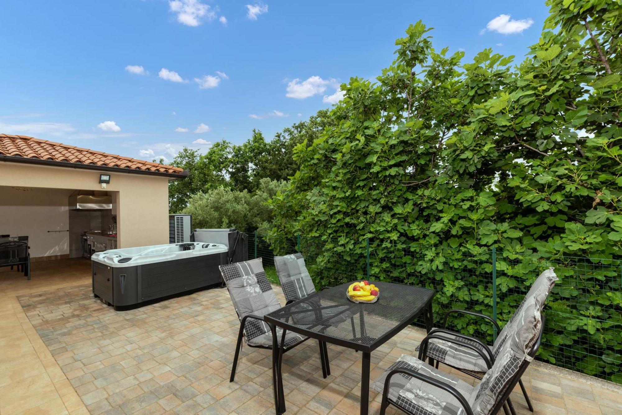 Villa Buroli With Pool, Sauna And Jacuzzi Eksteriør bilde